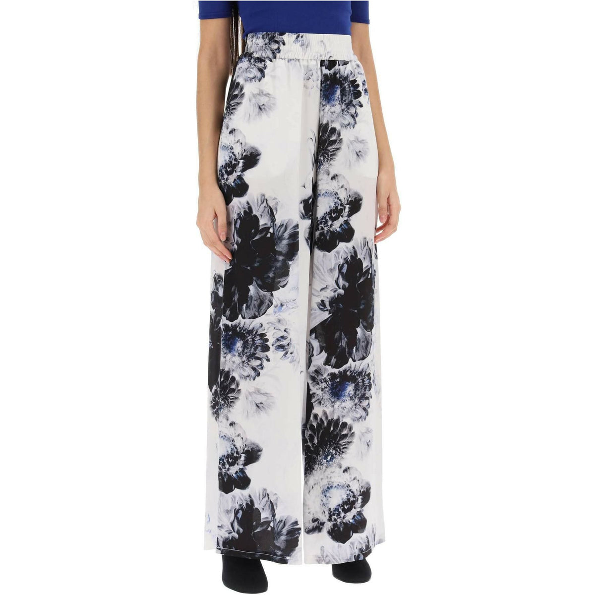 ALEXANDER MCQUEEN - White/Black/Electric Blue Floral Chiaroscuro Silk Pyjama Trousers - JOHN JULIA