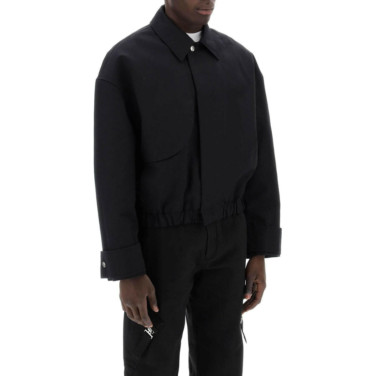 JACQUEMUS - Black Cotton Linen Gabardine Bomber Jacket With Flap Pocket - JOHN JULIA